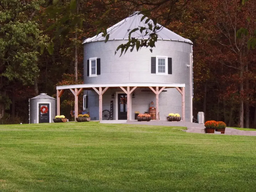 Silo Farm Haus - 52 Best Grain Silo Rental Around the U.S.A
