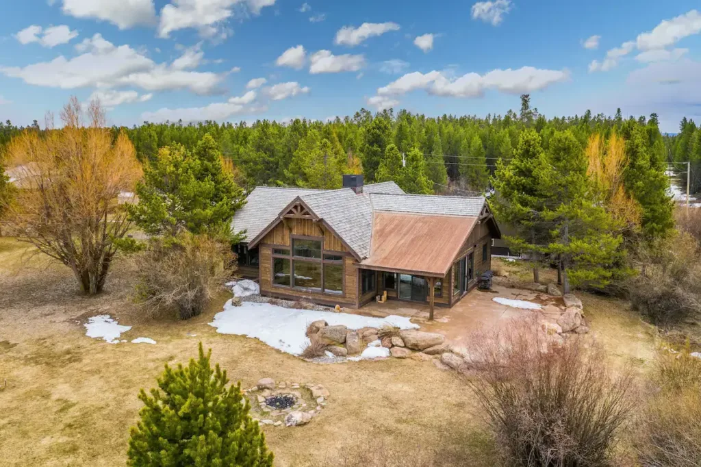 Lakefront Yellowstone Cabin