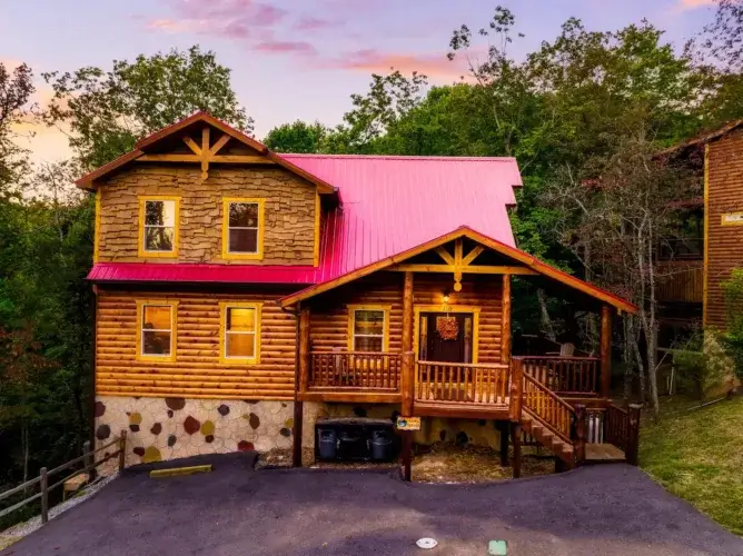 Family-friendly secluded log cabin in Gatlinburg with private indoor pool
