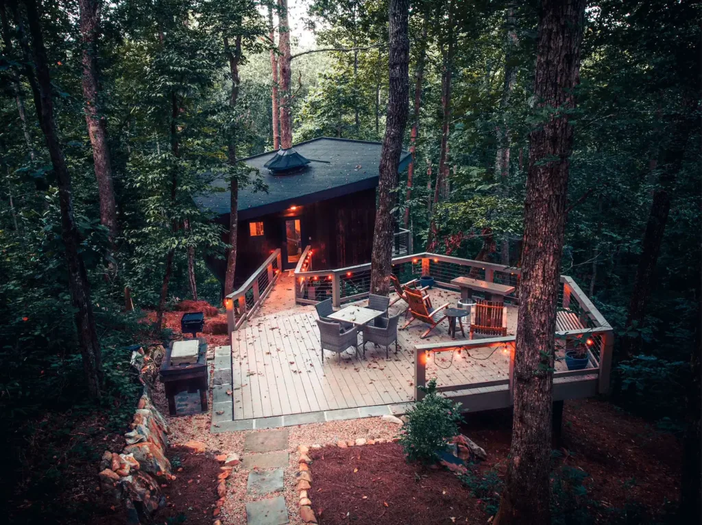 Modern Treehouse - Dahlonega, Georgia Treehouse Rentals Across the USA