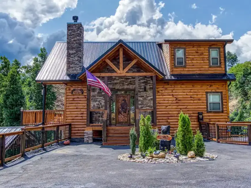Luxury secluded log cabin Gatlinburg with modern amenities and private mountain views