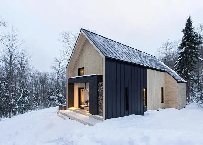 Scandinavian-inspired house exterior in Quebec with light cedar wood and contrasting black metal accents.