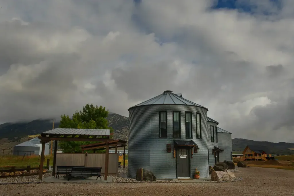 The Southern Charm silo house in Lava Hot Springs  Idaho - Grain Silo Rental