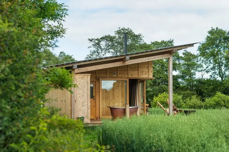 Eco-friendly wooden cabin on stilts with a Douglas fir frame, designed to harmonize with the natural surroundings.