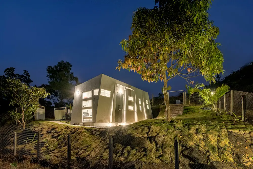 The Geometrical Twist Low-Cost Tiny Houses
