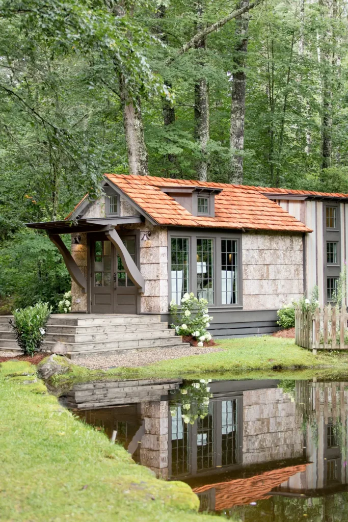  LOW COUNTRY - Low-Cost Tiny Houses