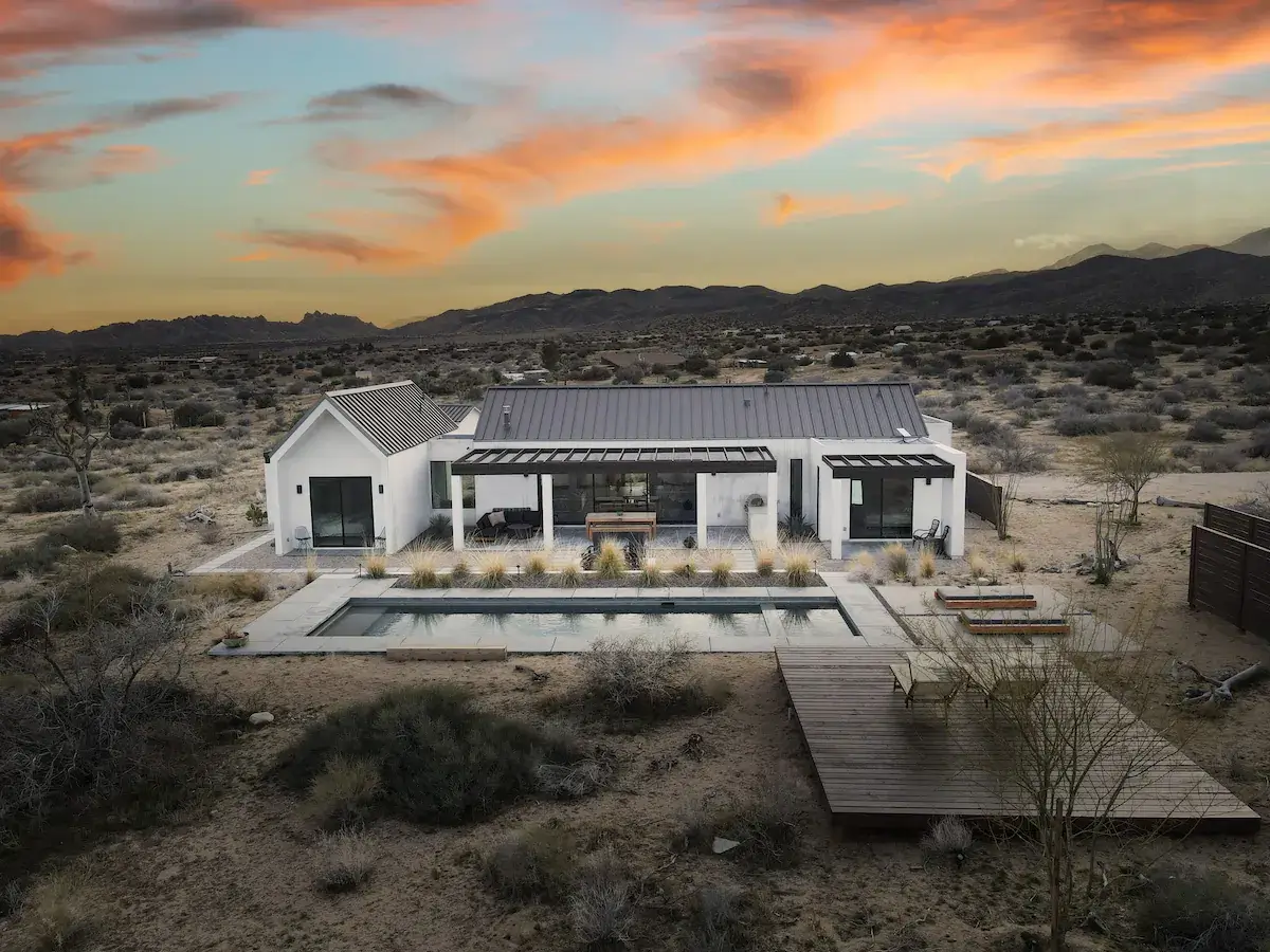 Joshua Tree Luxury Oasis with Heated Pool & Spa