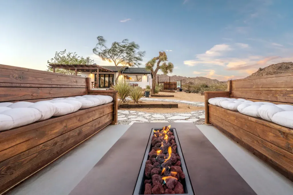 Casa coyotes Luxury Joshua Tree Oasis with Hot Tub & Pool