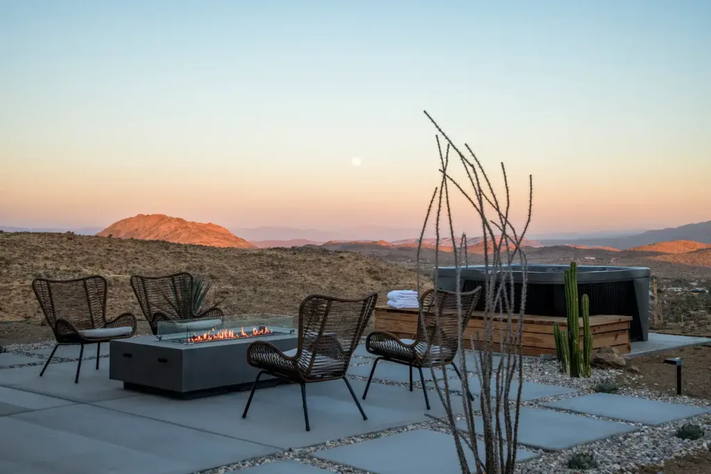 The Edge Yucca Valley House - Inspiring Small Group Getaways