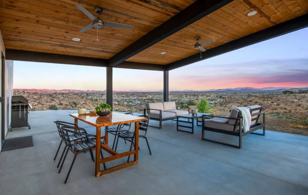 The Edge Yucca Valley House - Inspiring Small Group Getaways