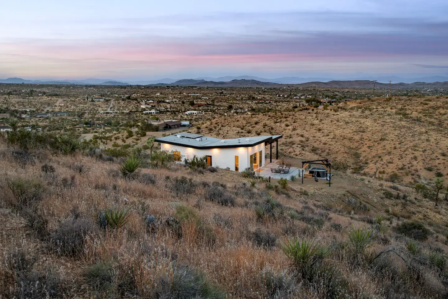 The Edge Yucca Valley House - Inspiring Small Group Getaways