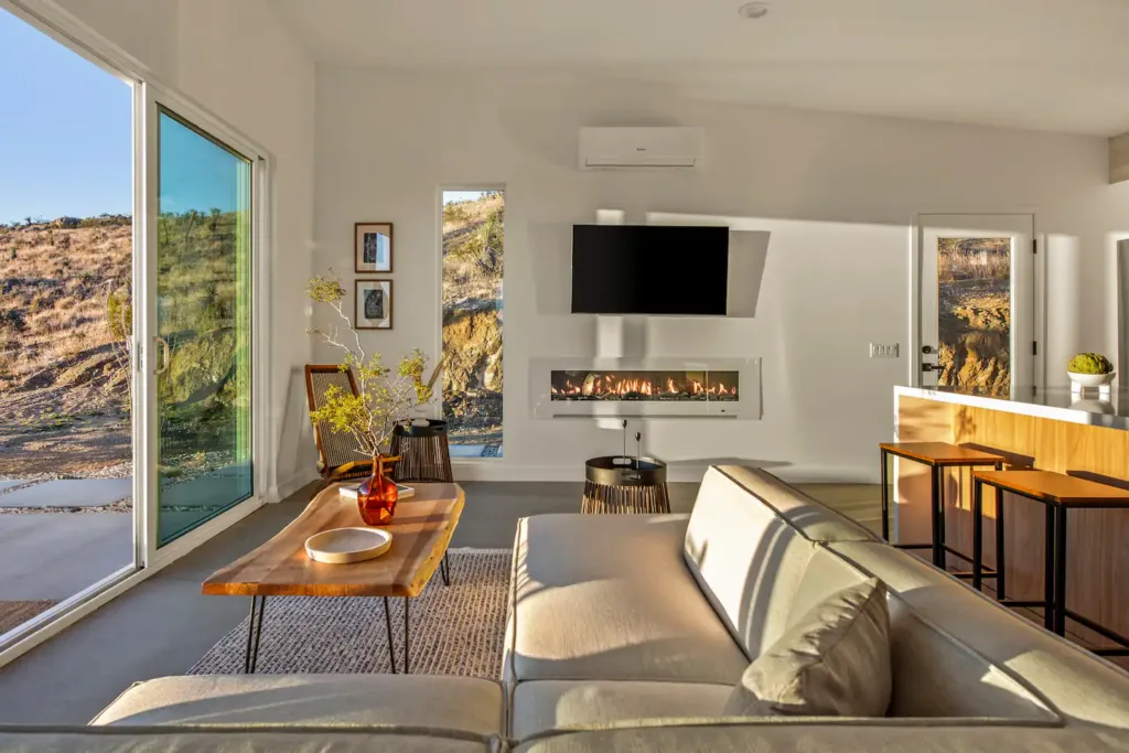 The Edge Yucca Valley House - Inspiring Small Group Getaways