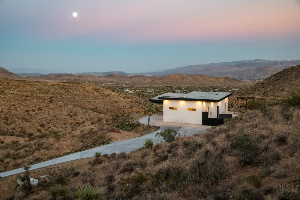 The Edge Yucca Valley House - Inspiring Small Group Getaways