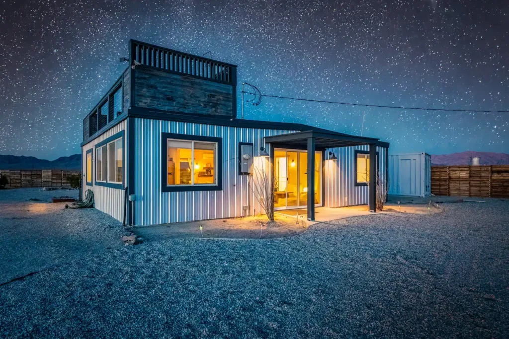 Rooftop stargazing in the desert - Joshua Tree container homes