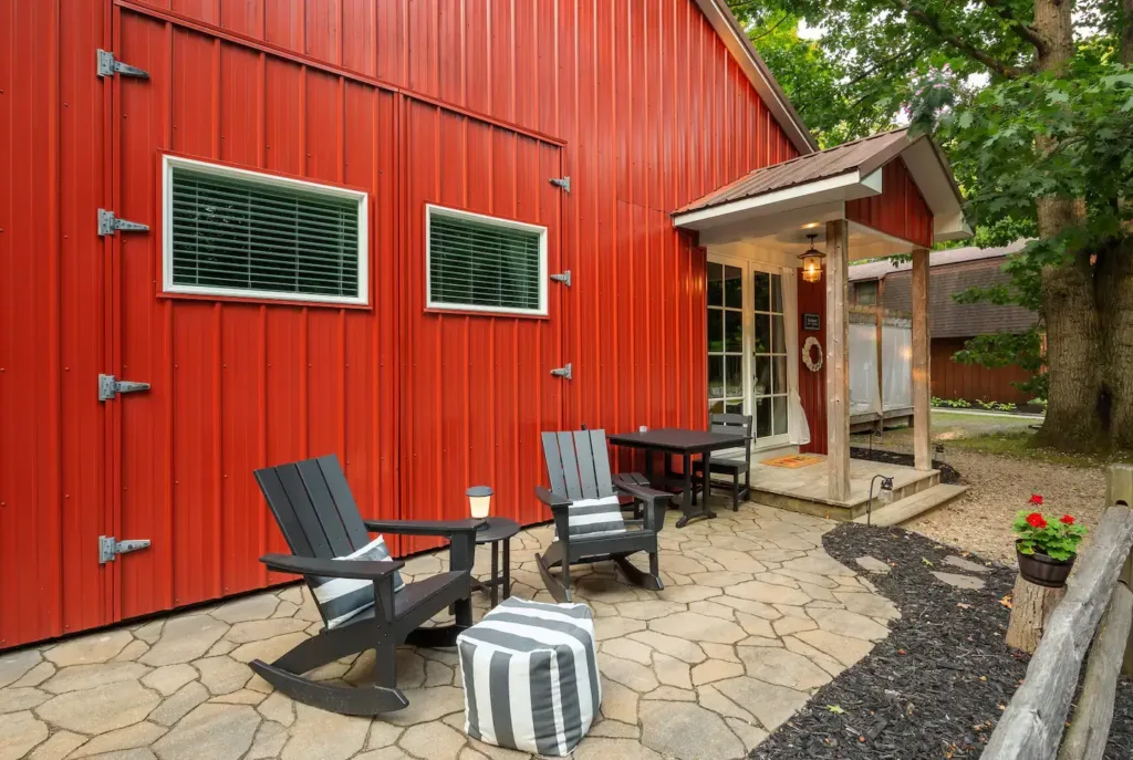 Little Red Home Stay - Traverse City tiny house stays on Airbnb