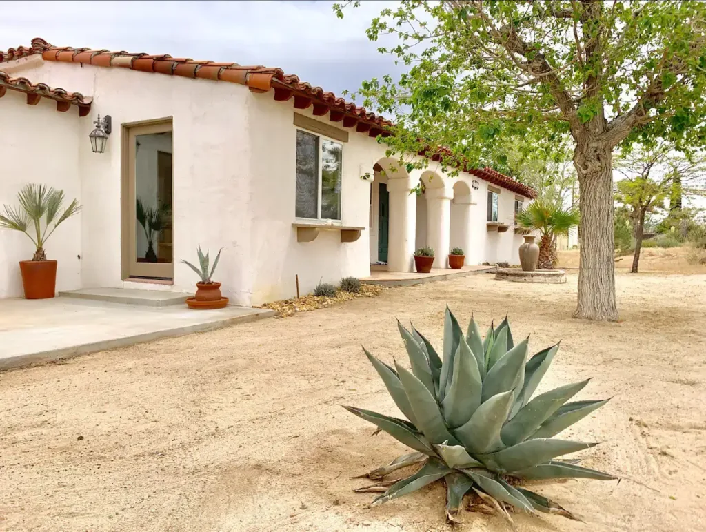 Hacienda in the High Desert - Joshua Tree Cabin Rentals