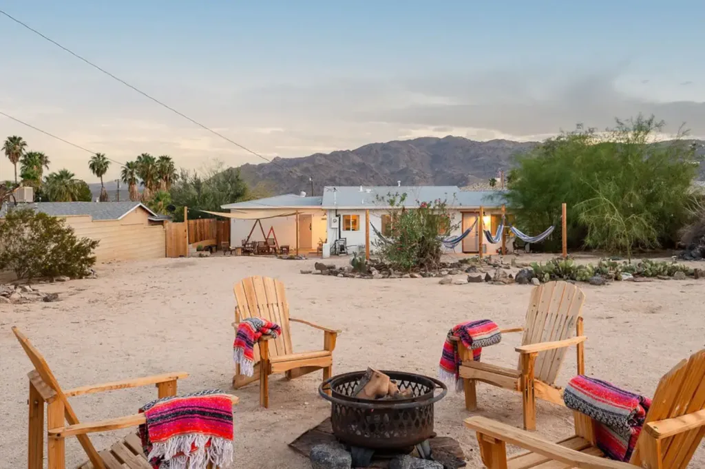 Desert house close to Joshua Tree National Park - Joshua Tree Cabin Rentals