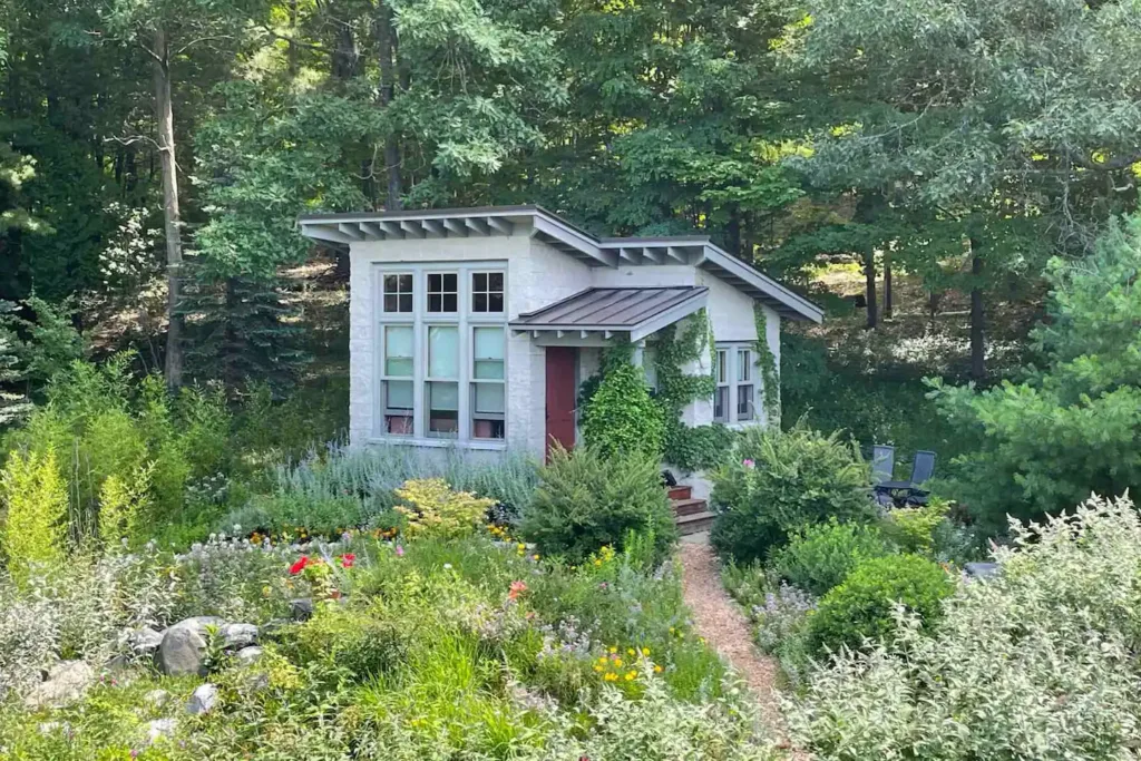 Good Harbor Tiny House- Traverse City tiny house stays on Airbnb