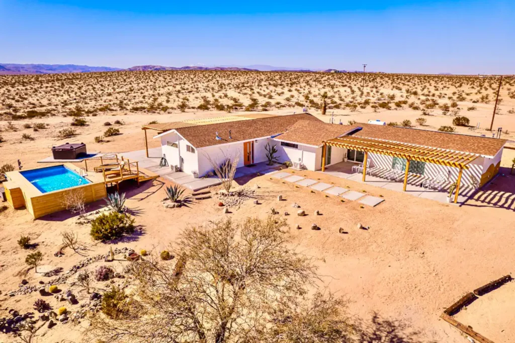 The Panoramic Oasis: 5-Star Family Retreat in Joshua Tree