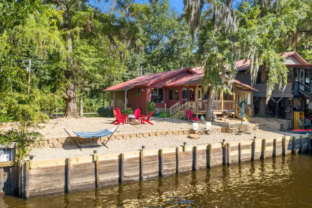 Karnack Dreams Cottage - Waterfront Getaway - Caddo Lake cabin rentals