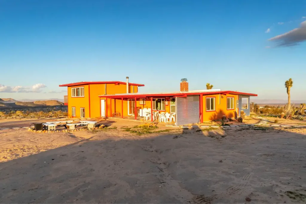 Starship Landing Aurora - Joshua Tree container homes