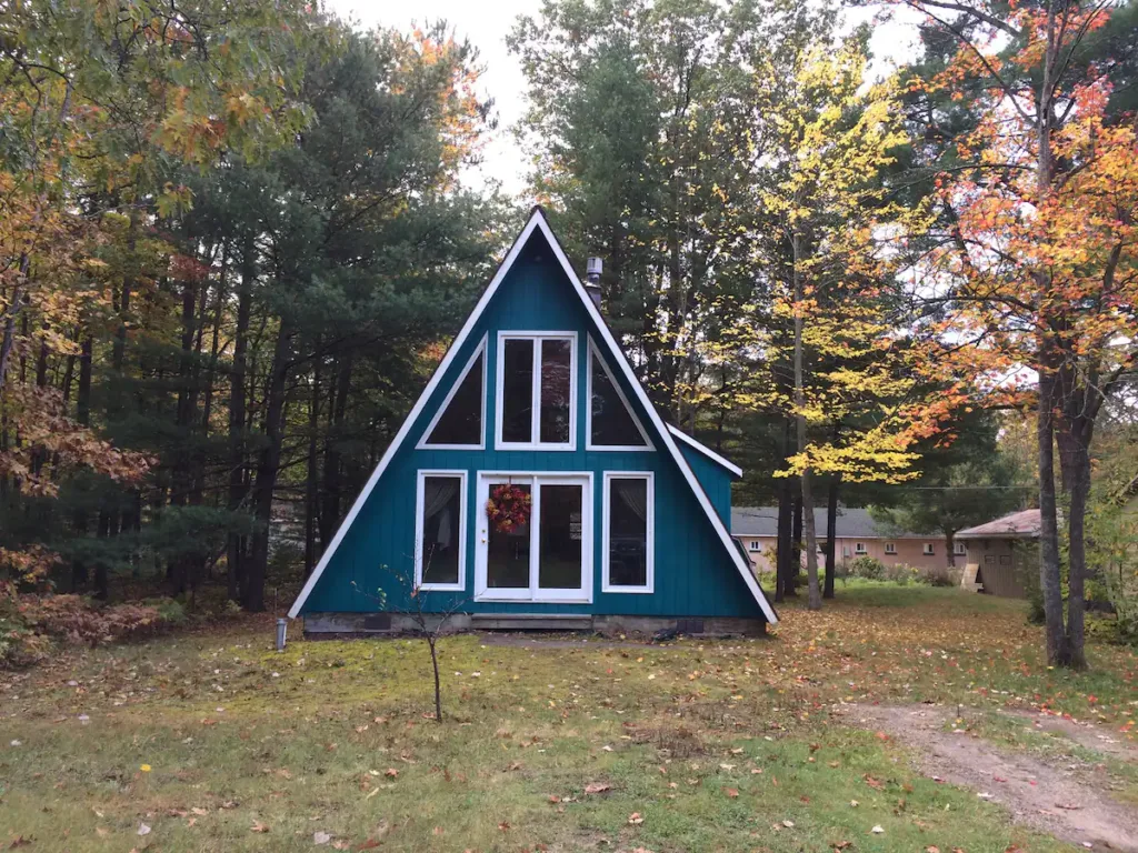 Cozy A-frame cabin - Traverse City tiny house stays on Airbnb