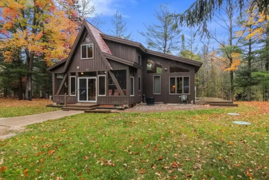 Romantic AFrame; Hot Tub, Crystal Mountain - A-frame Cabin in Traverse City