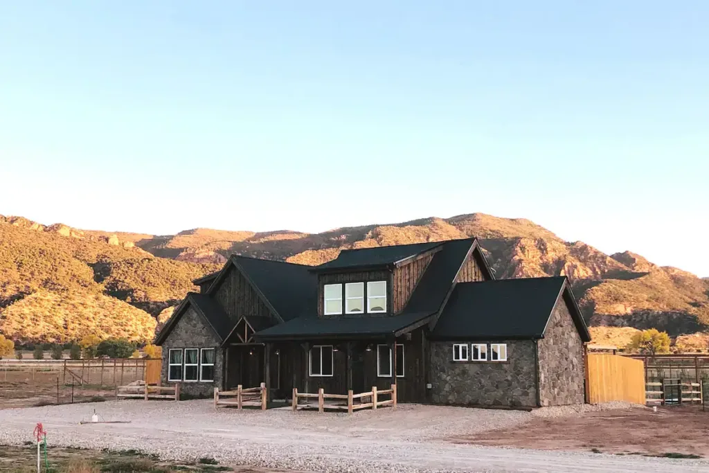 Farm House #2 - cabin rentals near Bryce Canyon