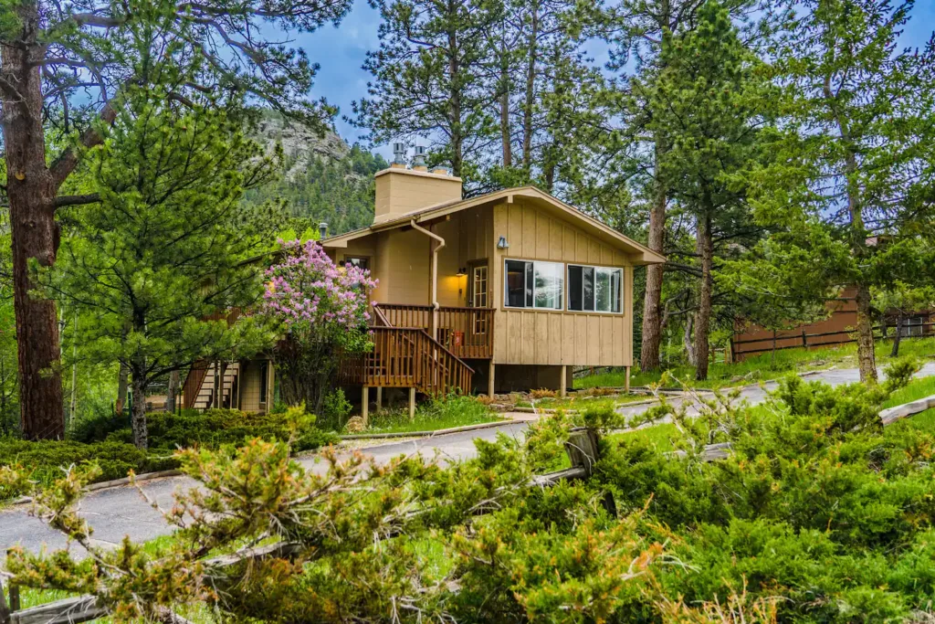 Shadow Pines: Creekside Cabin with Hot Tub  - Cabin rentals in Estes Park, Colorado