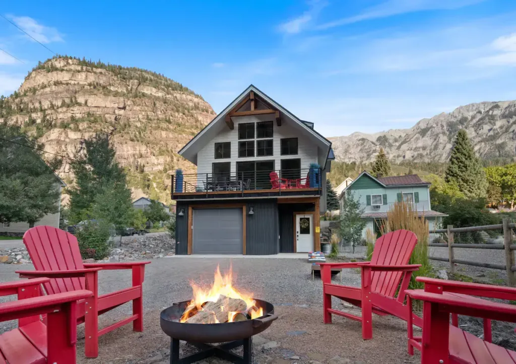  Lavish Ouray Downtown Getaway - Affordable Ouray cabin rentals on Airbnb!