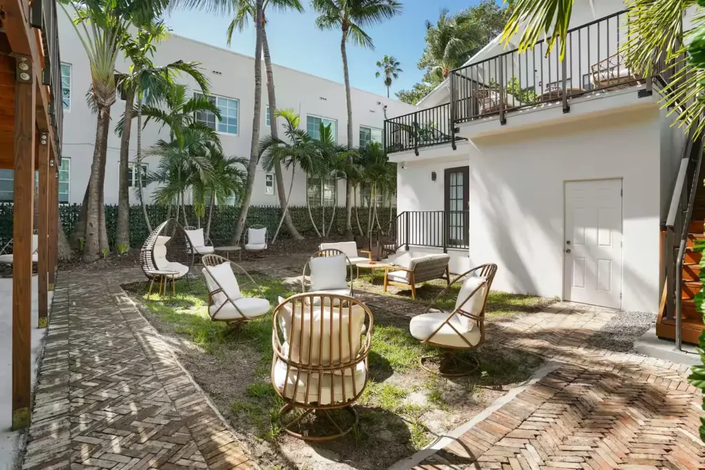 White Chic Apartment in Miami