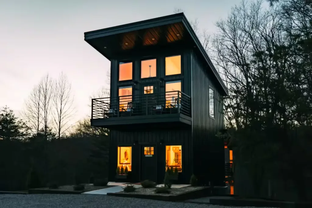 Parker’s Point by Creative Cabins, Multi-Level Getaway in Hocking Hills