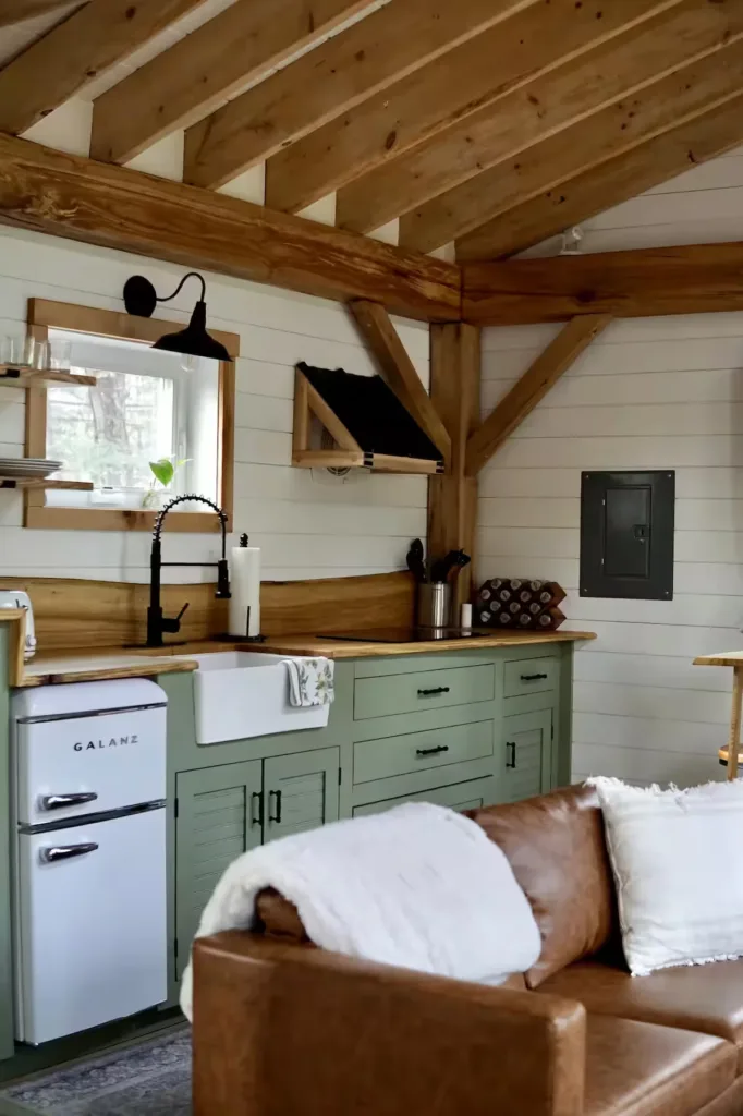 The Must-see Tiny House: Stands Out Timber Frame on Airbnb