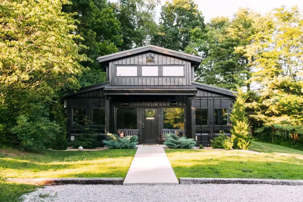 L3nee's Lay-Up by Creative Cabins: A Modern Retreat in Hocking Hills