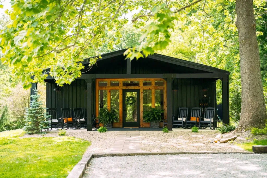 Ivy Cottage by Creative Cabins: A Top-Rated Getaway in Hocking Hills