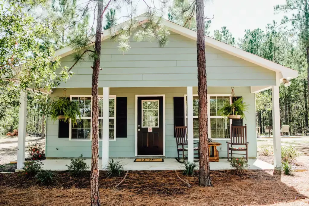 Best Tiny House Rentals Across the USA - Top on Airbnb