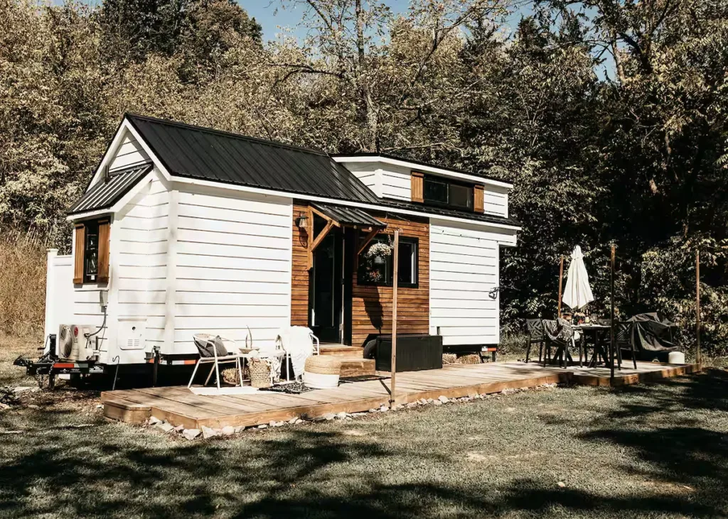 Best Tiny House Rentals Across the USA - Top on Airbnb