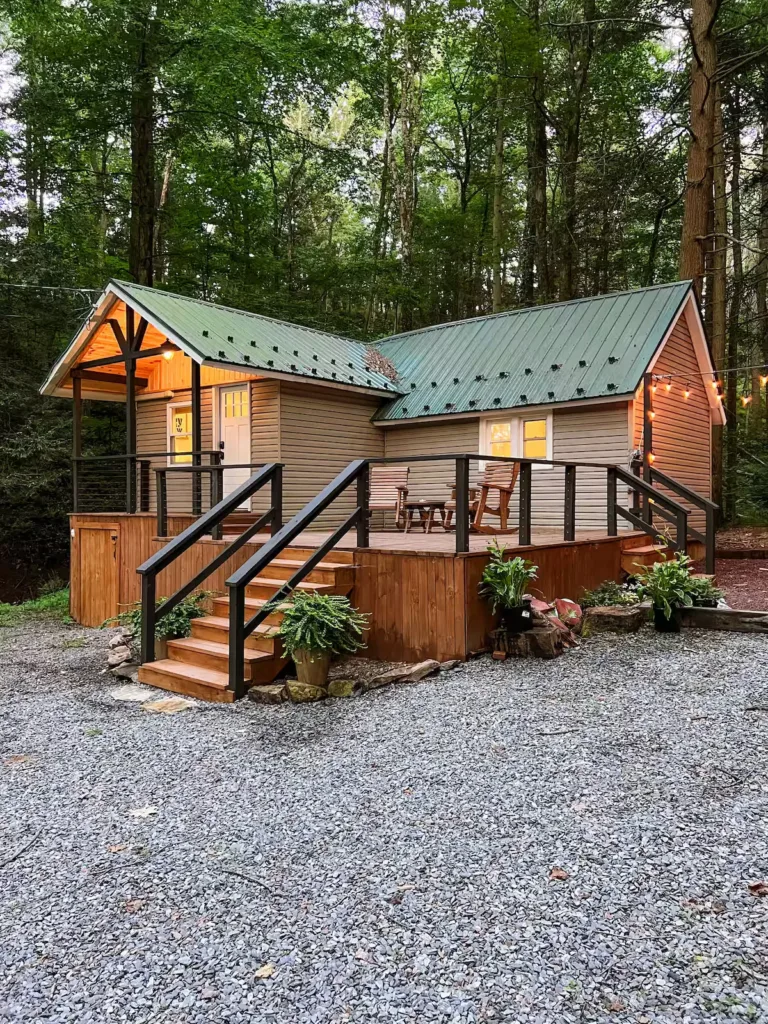 Best Tiny House Rentals Across the USA - Top on Airbnb