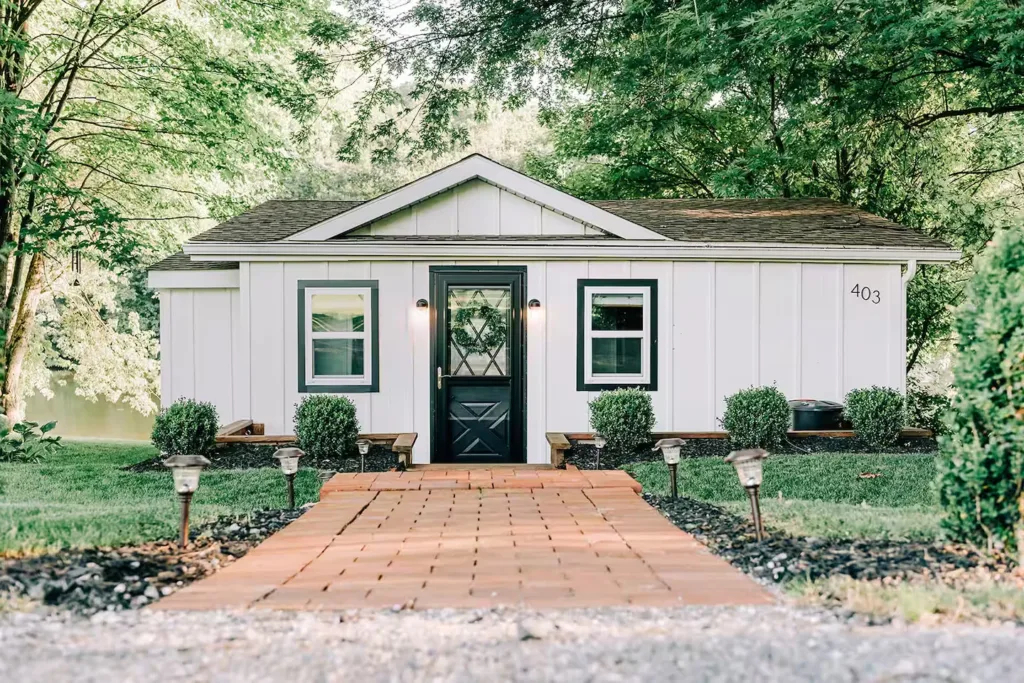 Best Tiny House Rentals Across the USA - Top on Airbnb